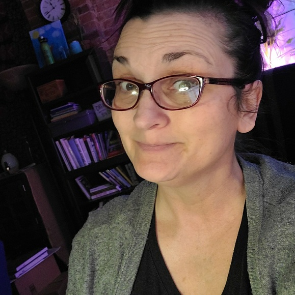 Meet your Posher, Lori - Picture 1 of 1